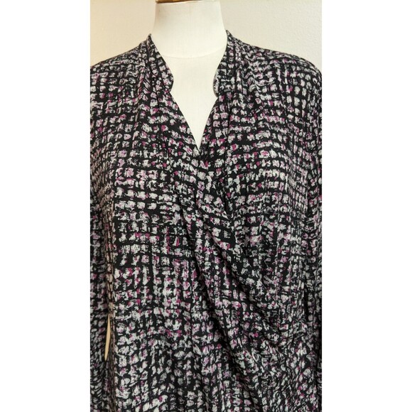 Women's CHICO'S Faux Wrap Top 3/4 Sleeve Stretch Top Black/Purple 2 or 12/14 - Picture 2 of 9